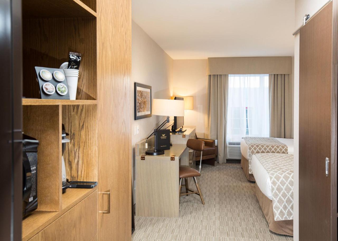 Pomeroy Inn & Suites Prince George Buitenkant foto