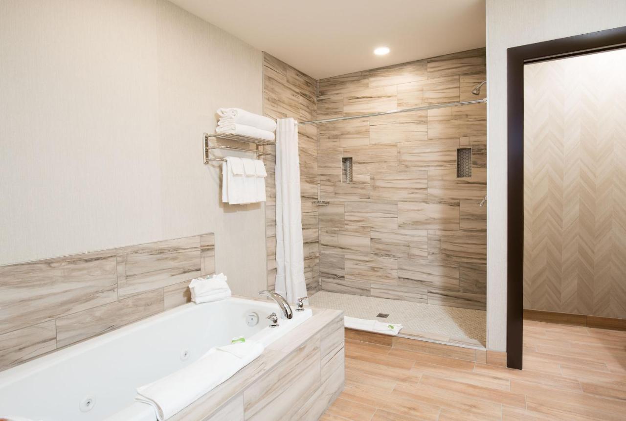 Pomeroy Inn & Suites Prince George Buitenkant foto