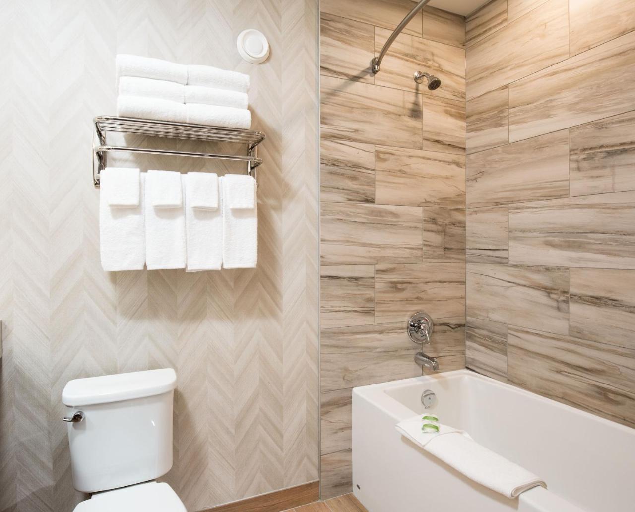 Pomeroy Inn & Suites Prince George Buitenkant foto