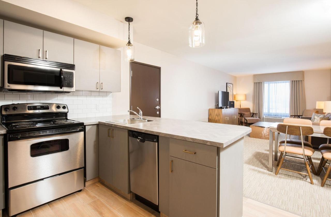 Pomeroy Inn & Suites Prince George Buitenkant foto