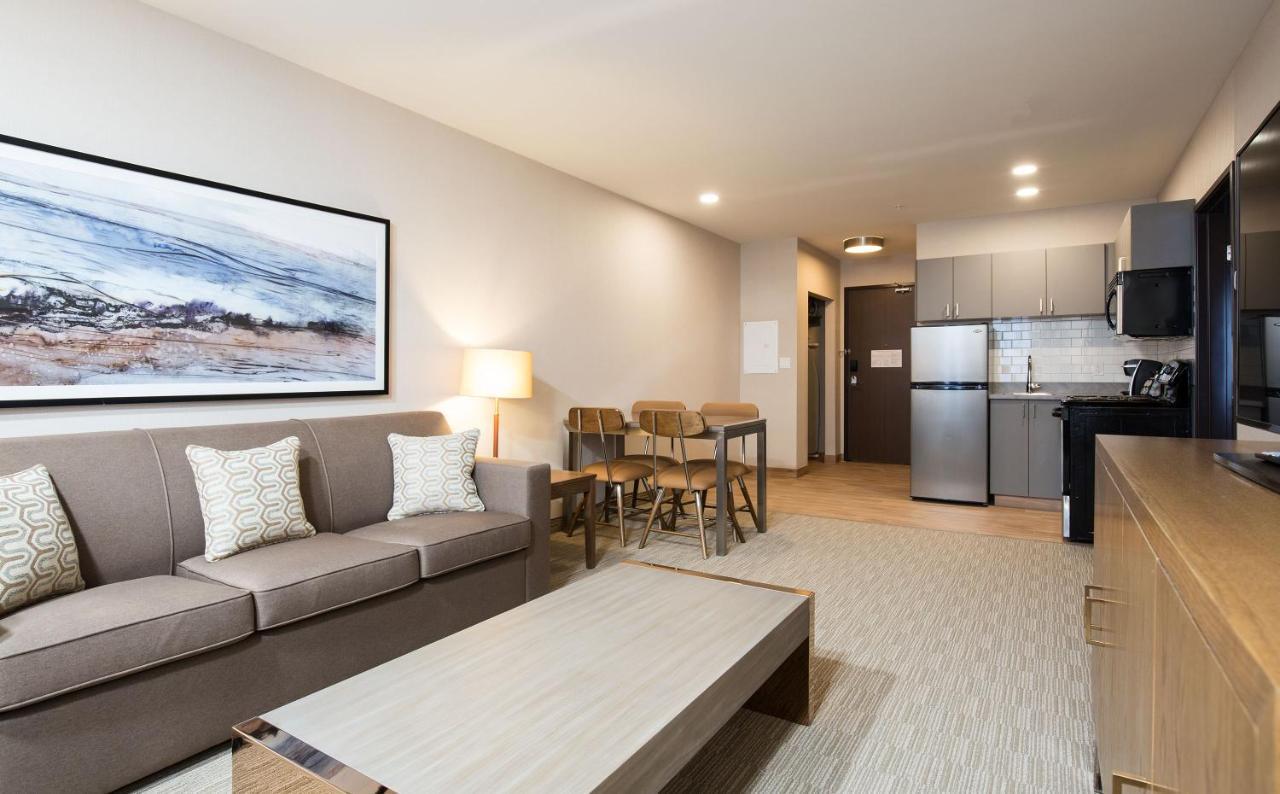 Pomeroy Inn & Suites Prince George Buitenkant foto