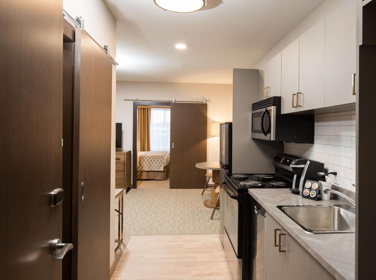 Pomeroy Inn & Suites Prince George Buitenkant foto